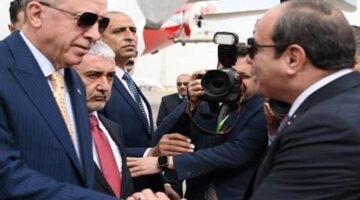 الرئيس السيسى يستقبل الرئيس التركى رجب طيب أردوغان بمطار القاهرة الدولى – وكالة يمن للأنباء